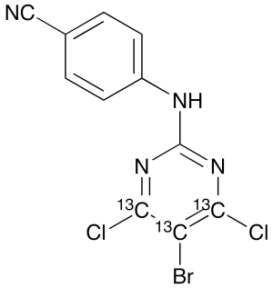 4-[(5-Bromo-4,6-dichloro-2-pyrimidinyl)amino]benzonitrile-13C3